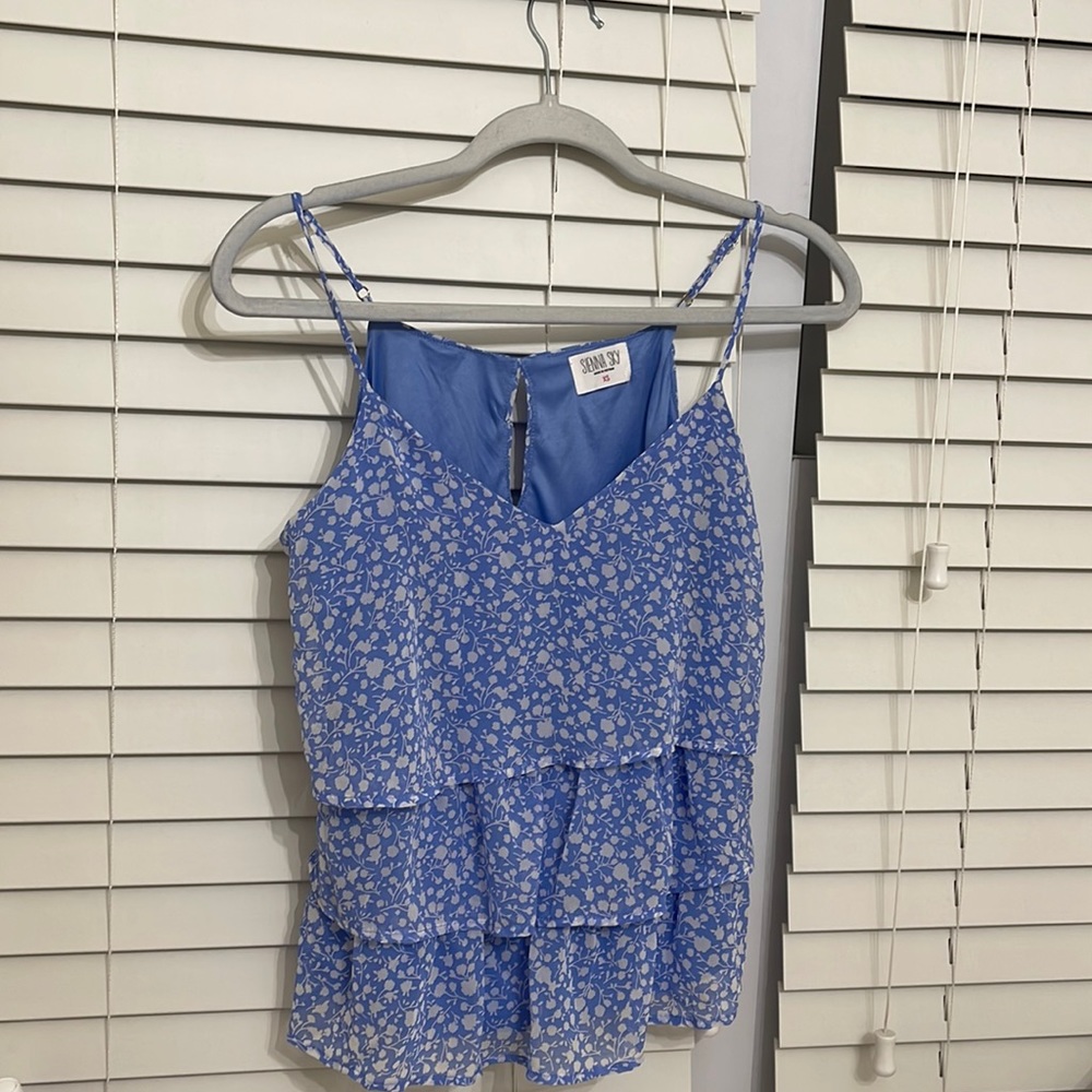 Flowy light blue patterned tank top from sienna sky size xs.